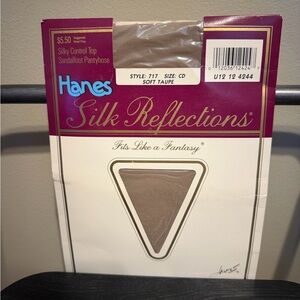 Vintage Hanes Silk Reflections Control Top Sandalfoot Pantyhose Soft Taupe Sz CD